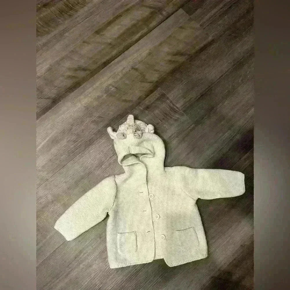 Baby Gap unicorn hooded sweater size 6-12 months